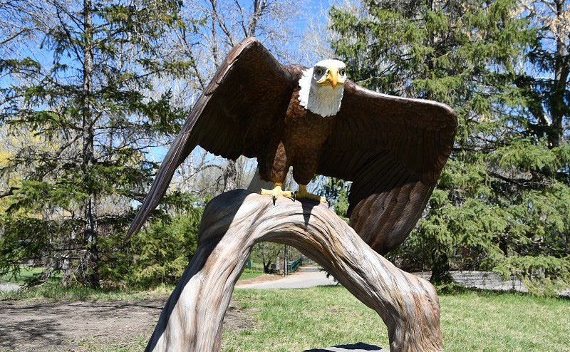 Sculpture of an eagle