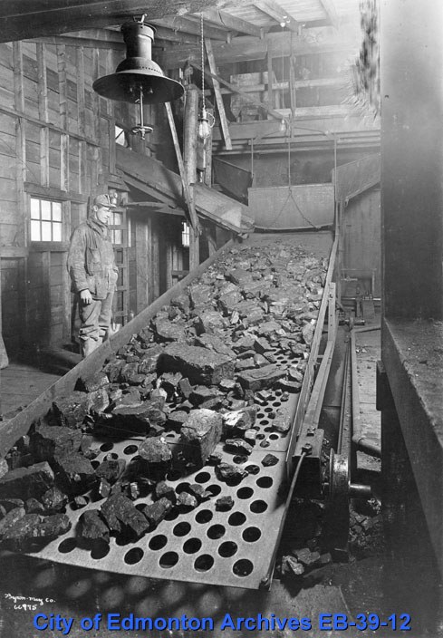 Coal Passing over Shaker Screen, ca. 1917 [EB-39-12]