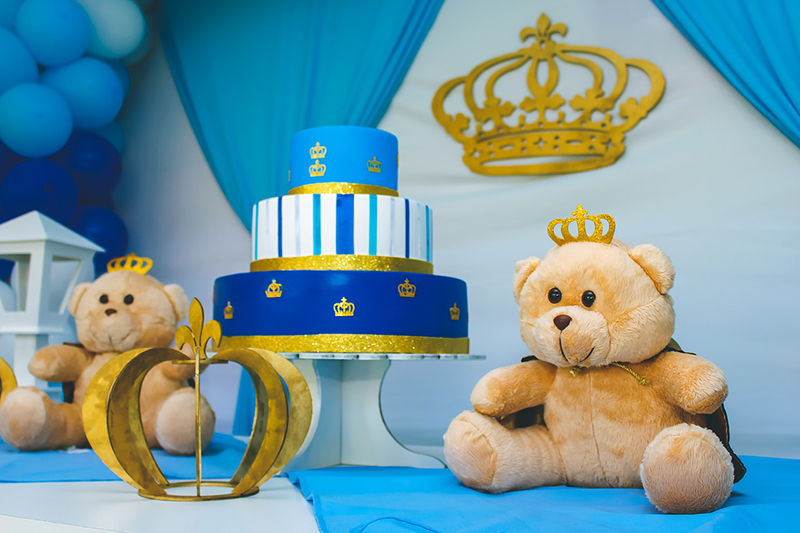 Teddy bears and a 3 tier birthday cake