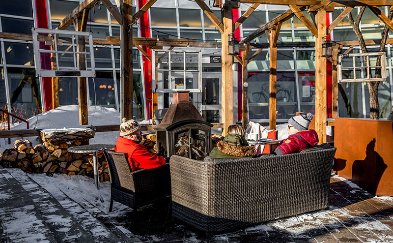 customers on winter atio