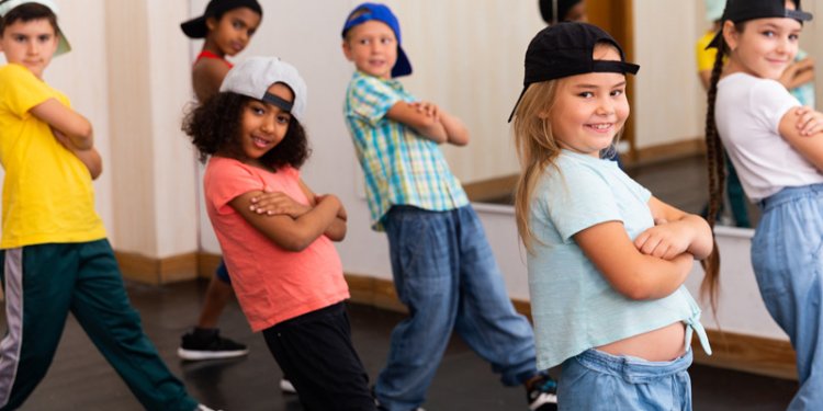 kids dancing in studio