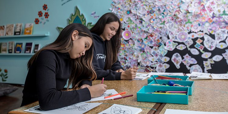 indigenous persons doing art