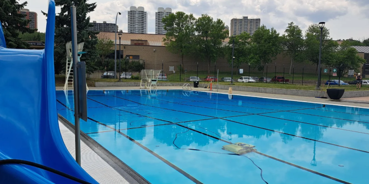 QE outdoor pool