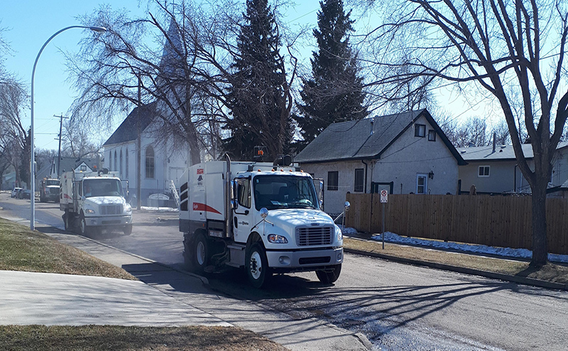 Street sweeping vehicle